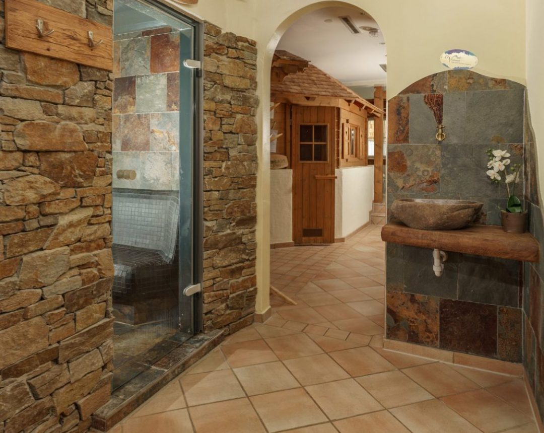 Wellnessbereich und Sauna im Naturhotel Lärchenhof