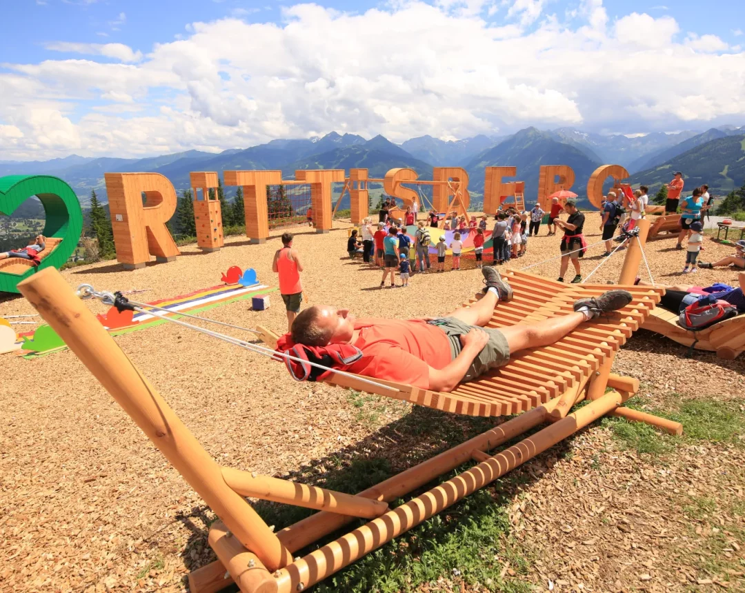 Urlaubsbild am Rittisberg mit einer Person auf einer Hängematte