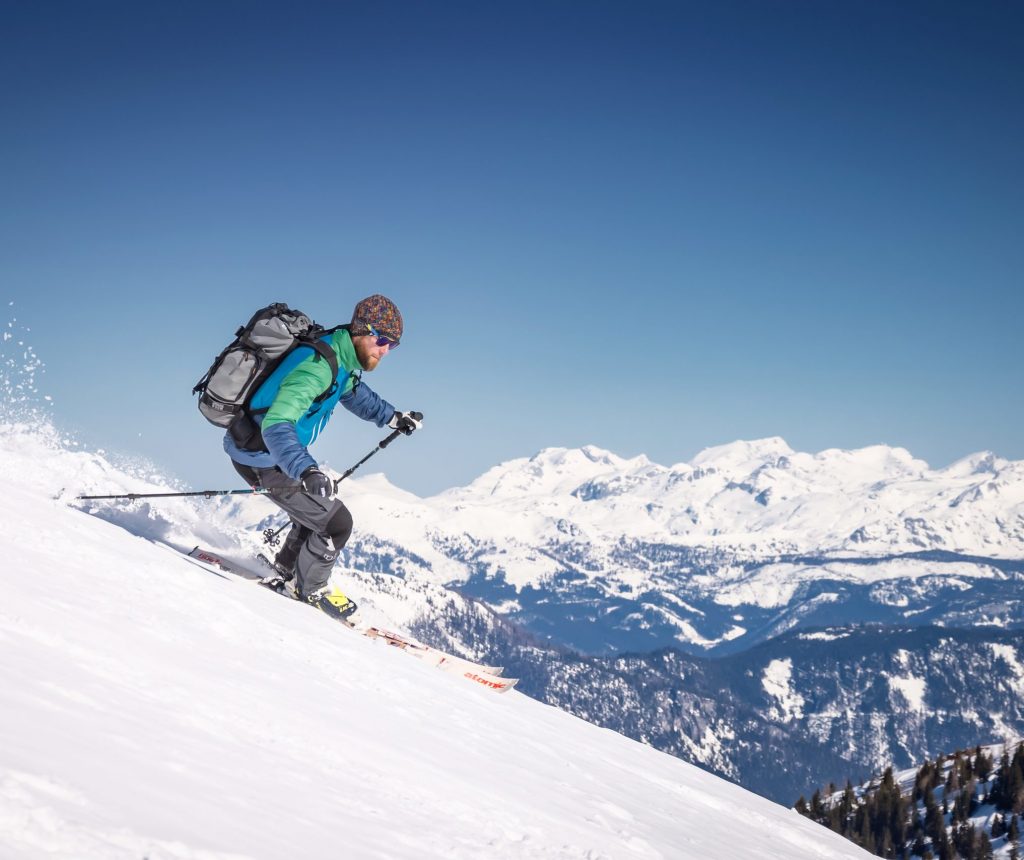 Skifahrer in den Bergen