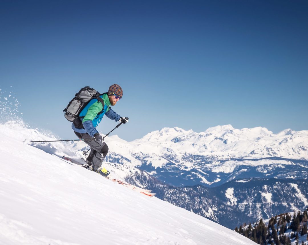 Skifahrer in den Bergen