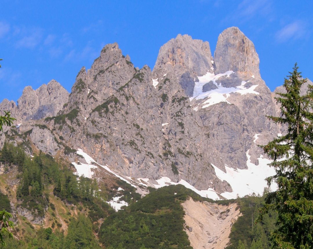 Berg in Dachstein im Sommer
