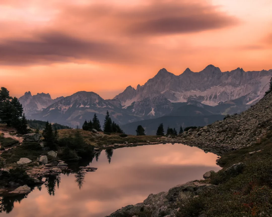 Der Spiegelsee ist eine von vielen Ausflugsmöglichkeiten für einen Sommerurlaub in Ramsau am Dachstein