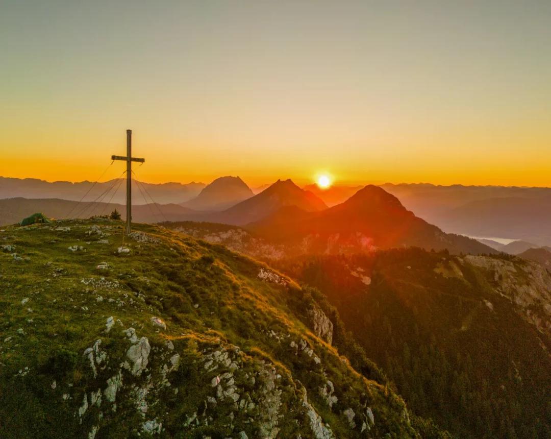 Sonnenaufgang in Ramsau in den Bergen