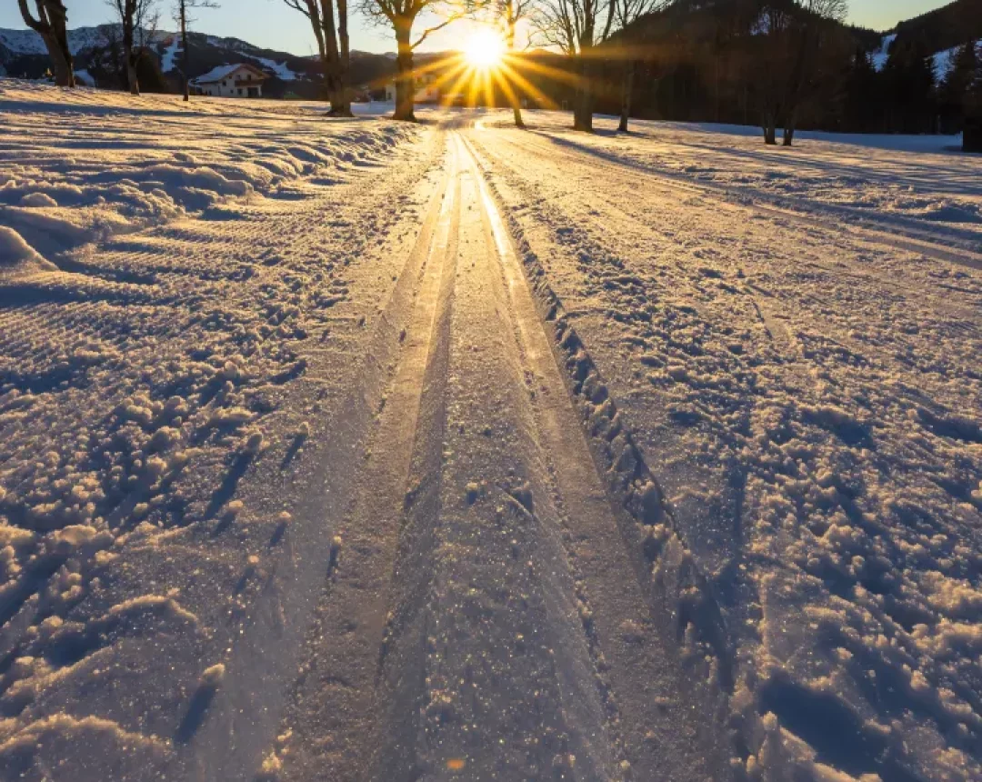 Sonnenuntergang im Winter mit Schnee