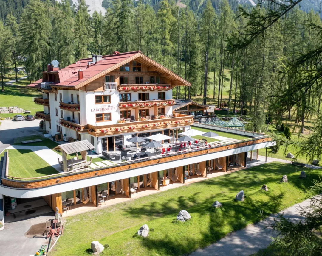 Außenansicht des Naturhotels Lärchenhof