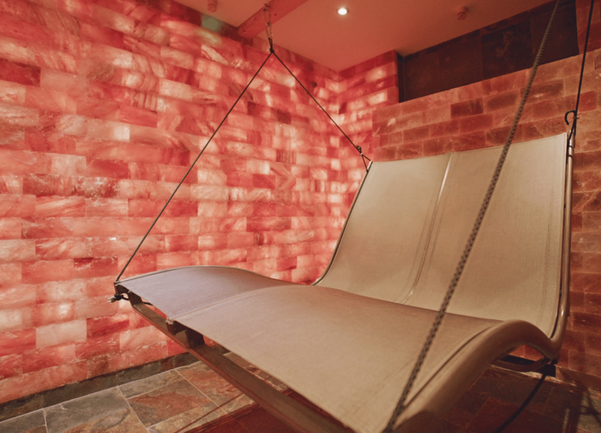 Hängematte im Wellnessbereich im Naturhotel Lärchenhof