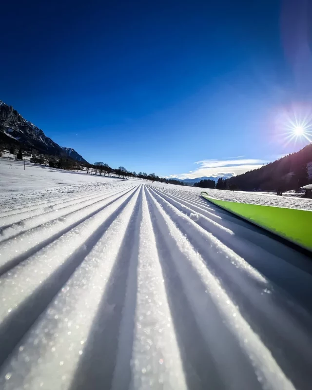 .
Langlaufen und den Winter genießen! 

Starte direkt vom Naturhotel Lärchenhof hinein ins 🩵 Langlaufvergnügen! 

Bestens präparierte Loipen, sonnige ☀️ Wanderwege und das Panorama der Ramsauer Bergwelt 🏔️ immer im Blick. 

Deine Winterauszeit beginnt hier 👉 www.hotel-laerchenhof.at

(c) @christophhuberfoto 

#naturhotellärchenhof #langlauf #naturhotel #loipendirektvordertür #frischpräpariert #loipenanschluss #winterurlaub #auszeitindenbergen #bergwelten #mountains #feelaustria #langlaufen #langlauf #langlaufurlaub #urlaubinösterreich #schladmingdachstein #ramsauamdachstein