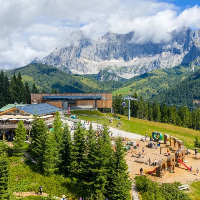 .
Der Erlebnisberg Rittisberg – Abenteuer ganz nah!

Nur wenige Gehminuten vom Naturhotel Lärchenhof entfernt wartet ein echtes Highlight 🤩 für Groß und Klein: der Rittisberg – ein Erlebnisberg 💚 voller Möglichkeiten.

Ob gemütliche Wanderung mit ⛰️ Panoramablick zum Höhenspielplatz, rasante Abfahrt mit der Sommerrodelbahn, ein Ausflug zum Märchenweg 🥾 oder in luftiger Höhe im Waldhochseilgarten – hier trifft Natur auf Abenteuer.

🤫 Hast du deine Herbstferien schon gebucht? 

(c) @hp_steiner 

#hotellärchenhof #lärchenhof #hotel #rittisberg #kinderspielplatz #wandernimherbst #herbstzeit #auszeitimherbst #naturhotel #herbstsonne #auszeitindenbergen #wandern #radfahren #frischebergluft #alpen #bergliebe #bergwelten #mountains #feelaustria #urlaubinösterreich #schladmingdachstein