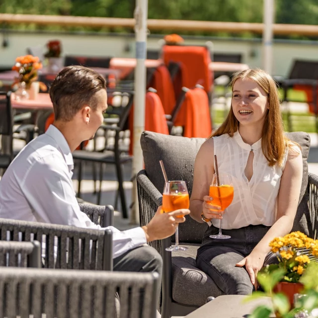 .
Der Frühling 🤩 zeigt sich von seiner schönsten Seite - perfekt für ein paar entspannte 🤗 Tage voller Ruhe, Genuss und ⛰️ Bergmomente.

Dein Wohlfühl-Package:

🌸 3 Nächte im gemütlichen Doppelzimmer
🌸 Verwöhn-Halbpension mit regionalen Highlights
🌸 Schladming-Dachstein Sommercard für unzählige Erlebnisse
🌸 1x Entspannungsmassage (50 Min.) für absolute Tiefenentspannung
🌸 Wanderkarte für deine Frühlingsabenteuer
🌸 Relaxen im Naturwellnessbereich mit Naturschwimmteich, Panorama-Hallenbad und Saunalandschaft

3 Nächte ab € 540,- pro Person im Doppelzimmer

Jetzt buchen & den Frühling in vollen Zügen genießen! 👉 www.hotel-laerchenhof.at

#naturhotellärchenhof #urlaubimfrühling #lassesdirgutgehen #frühlingszeit #naturgenießen #sonne #lassdichverwöhnen #bergliebe #wandern #radfahren #sommersaison #auszeitindenbergen #bergwelt #natur #ramsauamdachstein