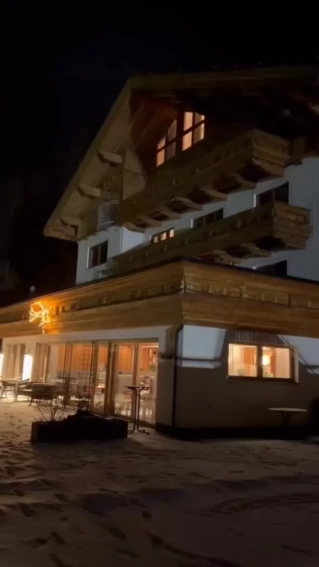 .
Ein herzliches Dankeschön 🫶 an das Loipenteam der RVB Ramsau!

Mit großem Einsatz 💪 arbeitet das Team derzeit intensiv daran, den Loipenanschluss 🩵 direkt ab dem Naturhotel Lärchenhof bereits ab morgen 🙌  zu ermöglichen.

Dank unserer eigenen Schneeproduktion ❄️ und dem starken Team der RVB wird in der Nacht 🤩 alles perfekt präpariert – für beste Bedingungen auf der Loipe gleich vor der Haustür.

#hotellärchenhof #lärchenhof #naturhotel #loipendirektvordertür #frischpräpariert #dankeandasteam #loipenanschluss #winterurlaub #auszeitindenbergen #bergwelten #mountains #feelaustria #langlaufen #langlauf #langlaufurlaub #urlaubinösterreich #schladmingdachstein #ramsauamdachstein