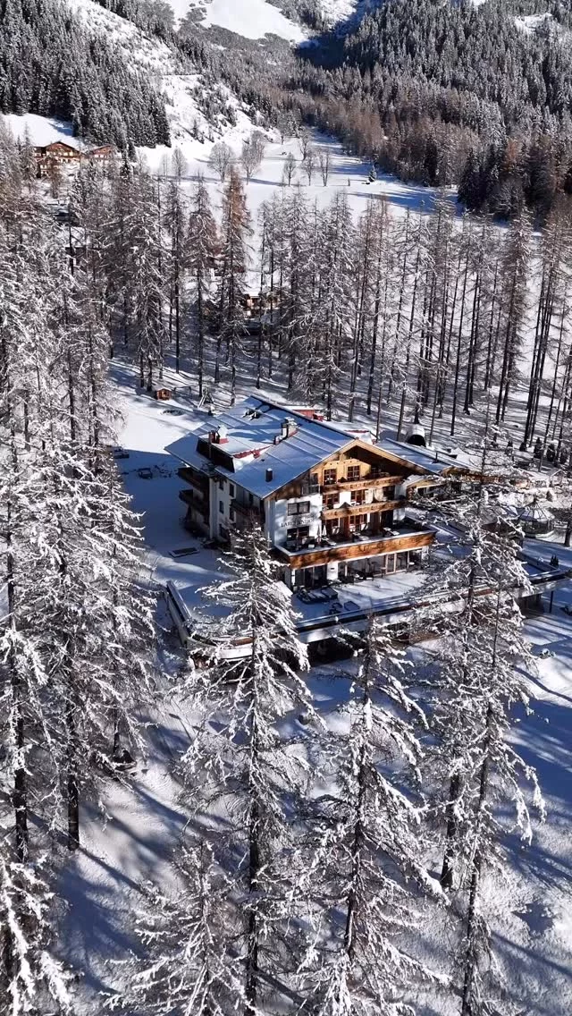 Dein Winterabenteuer ❄️ im Naturhotel Lärchenhof

Verschneite Wege, klare Bergluft 🏔️ und die stille Schönheit der Ramsau am Dachstein!

Mitten in der unberührten Natur 🩵 erwartet dich das Naturhotel Lärchenhof – ein Ort, an dem Erholung und besondere Bergmomente 🫶 perfekt zusammenfinden.

Genieße sonnige ☀️ Loipen, ruhige Wanderwege und lass dich von der verschneiten Landschaft 🤗 verzaubern.

Buche jetzt deine Auszeit direkt an der Loipe! 👉 www.hotel-laerchenhof.at

#hotellärchenhof #lärchenhof #hotel #winterwonderland  #langlauflopie #skivergnügen #winterurlaub #langlauf #winterauszeit #ski #winterangebote #winterwandern #winteriscoming #auszeitindenbergen #feelaustria #urlaubinösterreich #ramsauamdachstein #schladmingdachstein